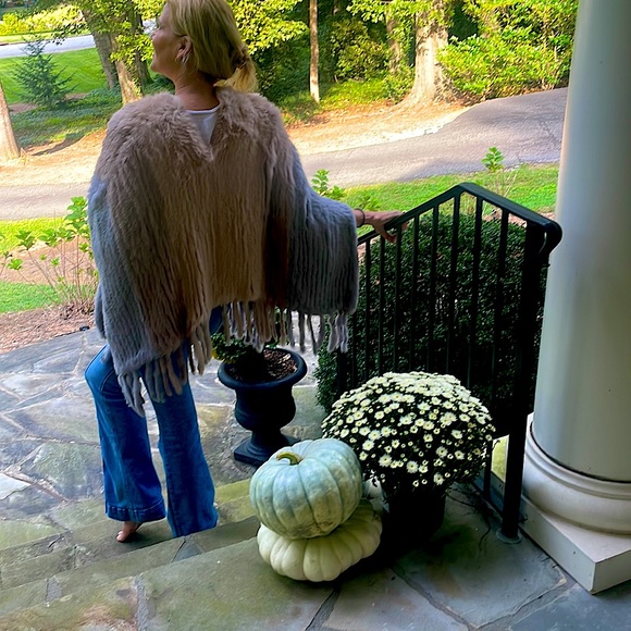 Vintage Genuine Fur handmade shawl/poncho with fringe - Picture 2 of 7